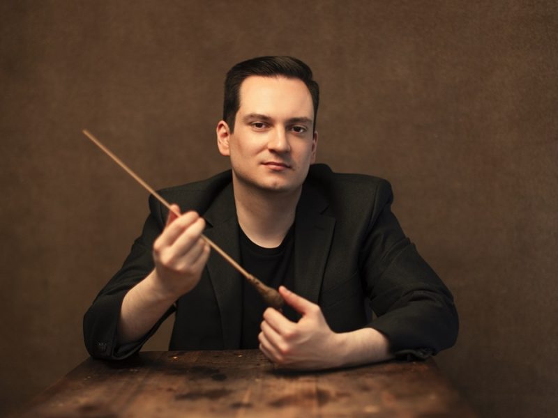 El director de orquesta Iván López Reynoso fusiona diálogo de emociones: ‘la música está viva’