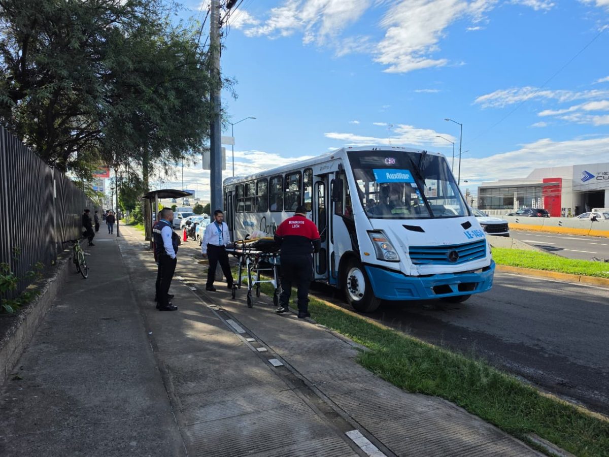 Choque de camiones en bulevar Aeropuerto deja 6 lesionados, entre ellos dos embarazadas