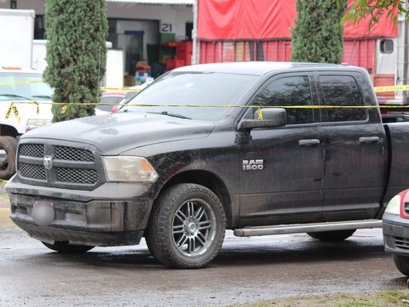 Balacera en Central de Abastos de León: Disparan contra conductor de camioneta y sale ileso