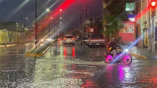 Tormenta en León eleva la presa El Palote al 68 % y desborda el Malecón