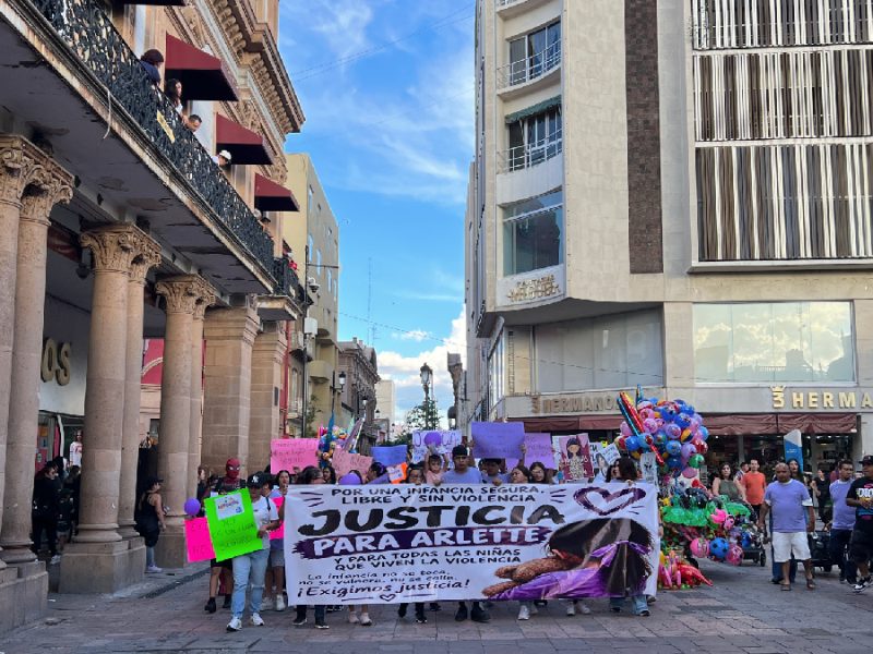 Marchan en León por justicia para Arlette; citan a cuidadoras de guardería por caso de abuso