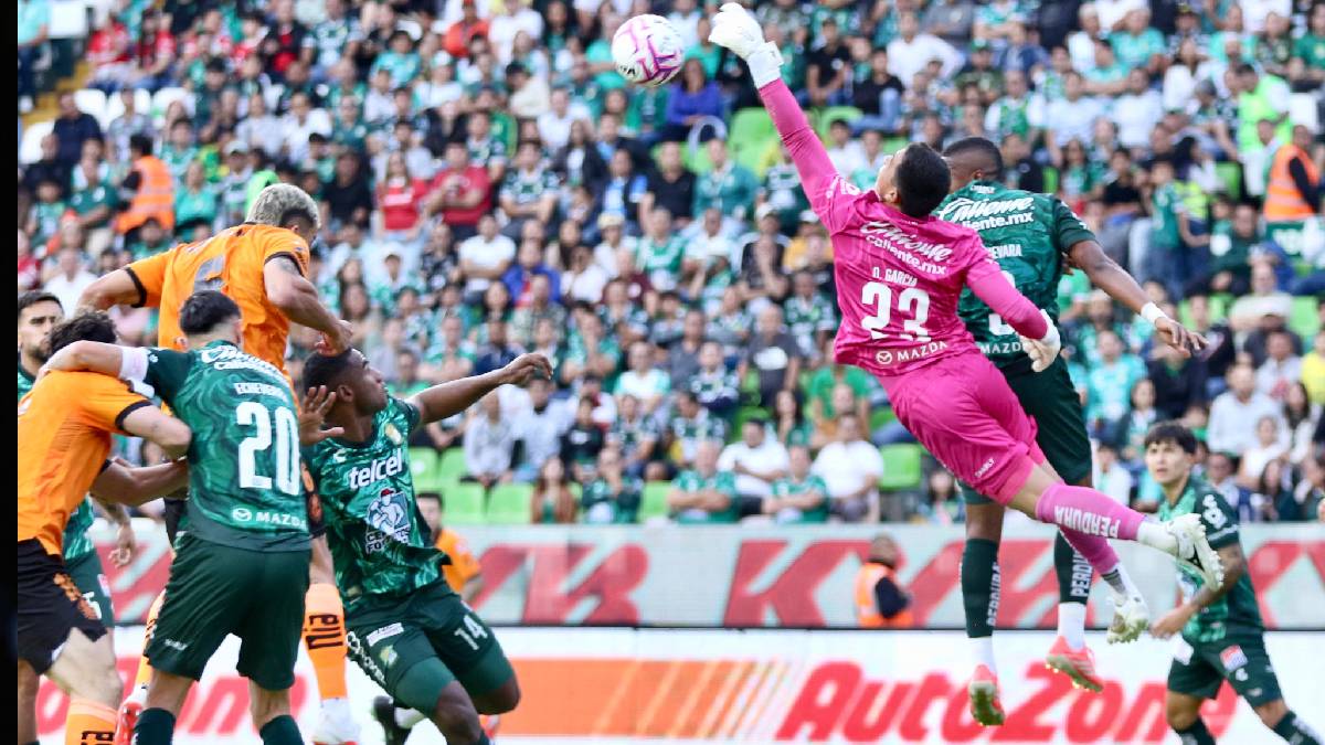 León se juega la Liguilla: Cruz Azul, Chivas y Santos, el complicado cierre del Apertura 2026 para la Fiera - Foto: Gerardo García.