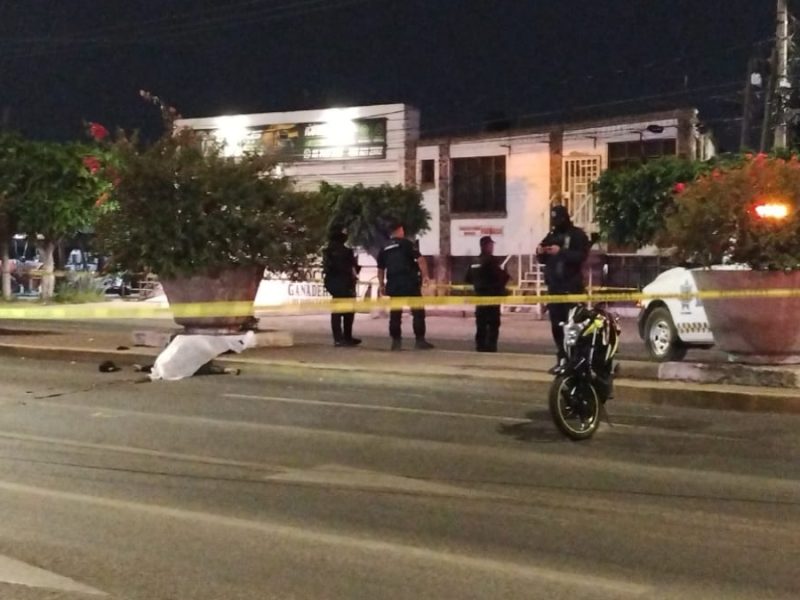 Derrapa y se estrella contra maceta; muere motociclista en la Insurgentes de Irapuato