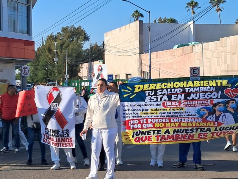 Se une IMSS Salamanca a protesta nacional por desabasto y aumento salarial digno