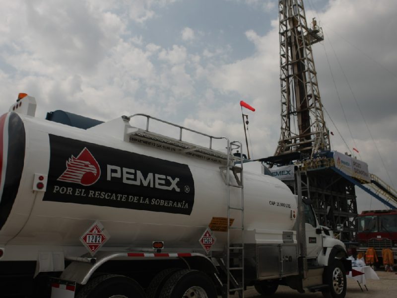 Prepara Pemex reubicar o terminar contrato a casi 900 empleados; Salamanca, entre los afectados