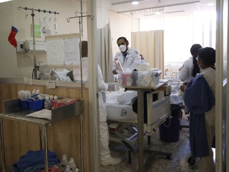 Alerta informe de OCDE por salud en México: rezago en vacunación y muertes tratables