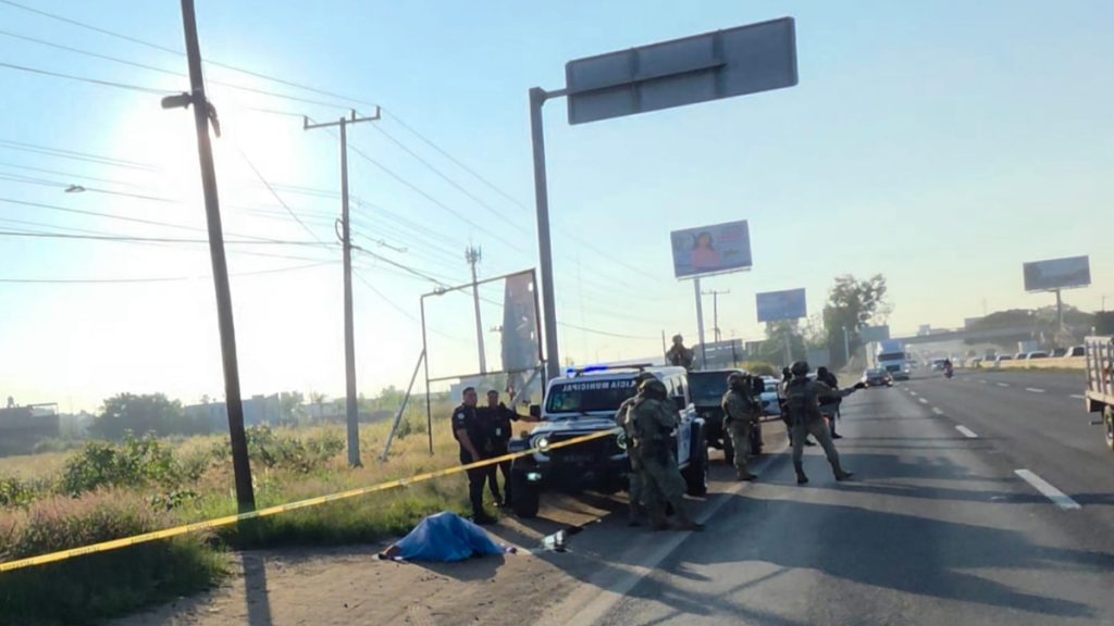Brutal hallazgo en León: Tiran torso de hombre en llamas en la Silao-León; tenía varios tatuajes