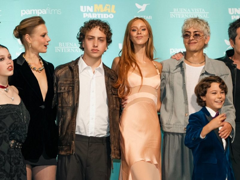 ‘Un mal partido’ llega a cines: Santi Barajas descubre su lado más cómico 