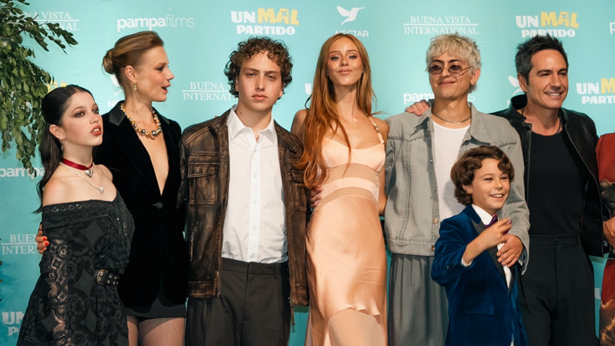 El elenco de la película "Un mal partido" que llega a cines el 8 de octubre. Foto: Instagram