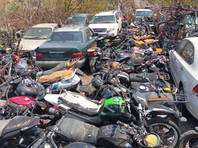 Suman más de mil autos abandonados en pensiones de San Francisco del Rincón; dan plazo