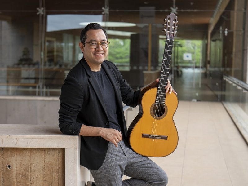 El guitarrista Vladimir Ibarra lleva al Cervantino los sonidos de la selva  
